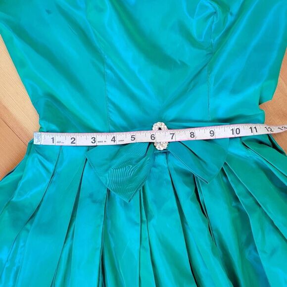 Vintage 1950s green blue iridescent cocktail dress off shoulder bow detail retro - Picture 12 of 13